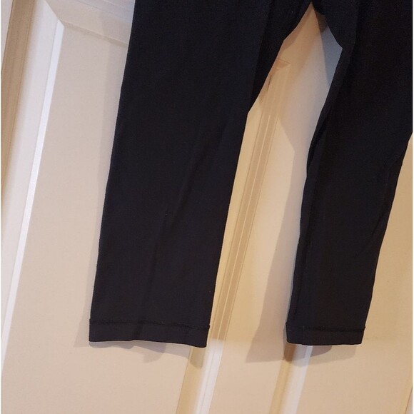 Lululemon black cropped leggings size 6 19in inseam - Picture 3 of 4